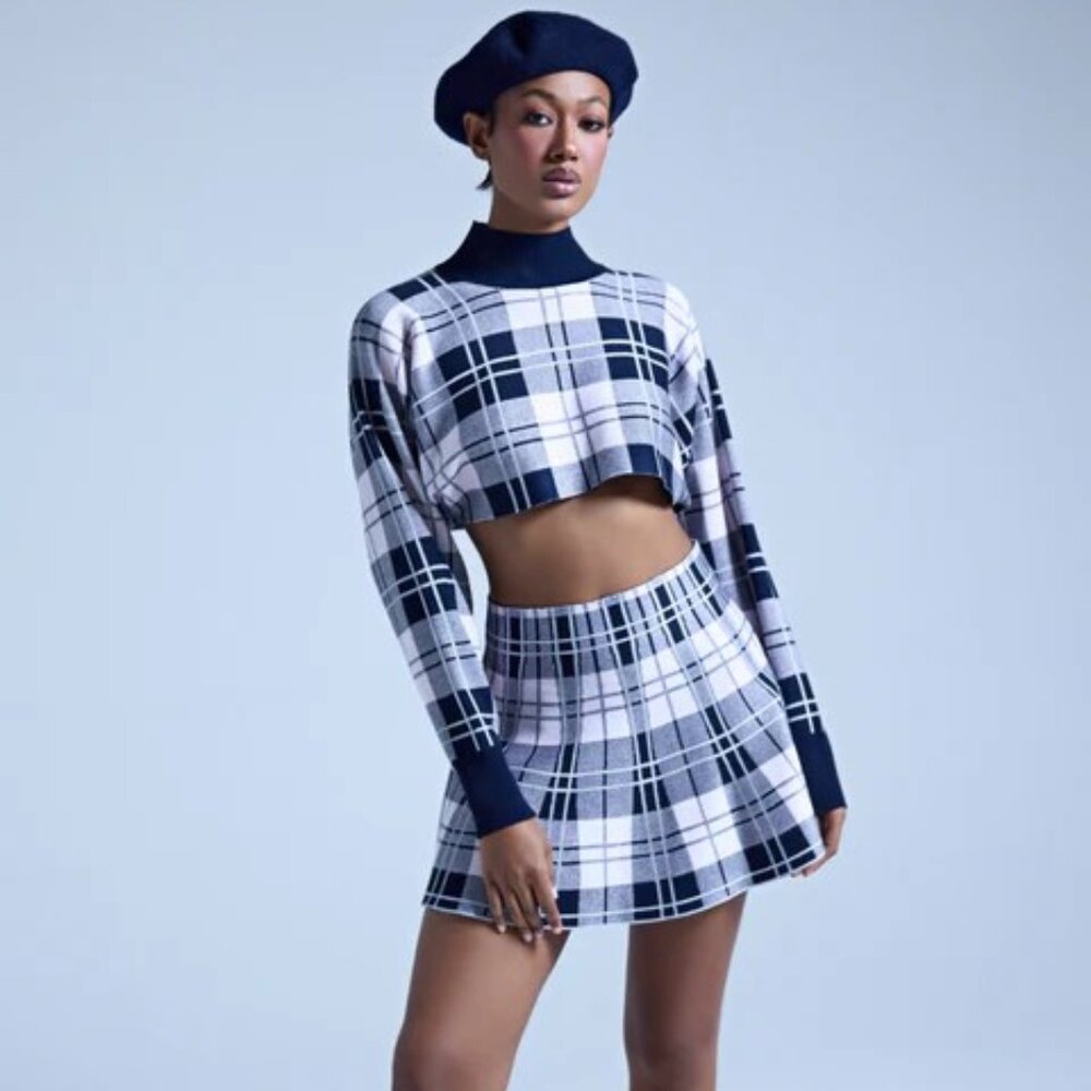 AKIRA  CROPPED SWEATER Size L